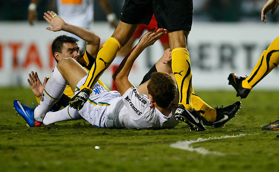 Zé Love em lance na final Libertadores 2011 Veja mais sobre o jogo