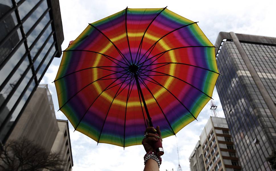 Apesar de muita chuva, a Parada Gay 2011 arrastou uma multidão para a avenida Paulista Leia Mais