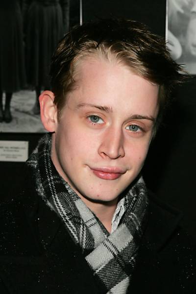 Macaulay Culkin participa de festa de abertura da peça "After Ashley", em 2005