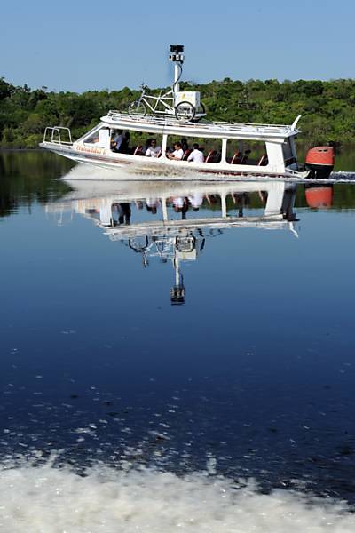 Voadeira (canoa com motor de popa) percorre rios da floresta amazônica para captar imagens em 360 graus Leia mais Voadeira (canoa com motor de popa) percorre rios da floresta amazônica para captar imagens em 360 graus Leia mais