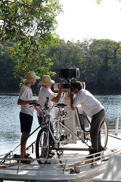 No total, seis pessoas percorrerão as comunidades de Tumbira, Saracá, Santa Helena, Carão e Terra Preta até o início de setembro Leia mais No total, seis pessoas percorrerão as comunidades de Tumbira, Saracá, Santa Helena, Carão e Terra Preta até o início de setembro Leia mais