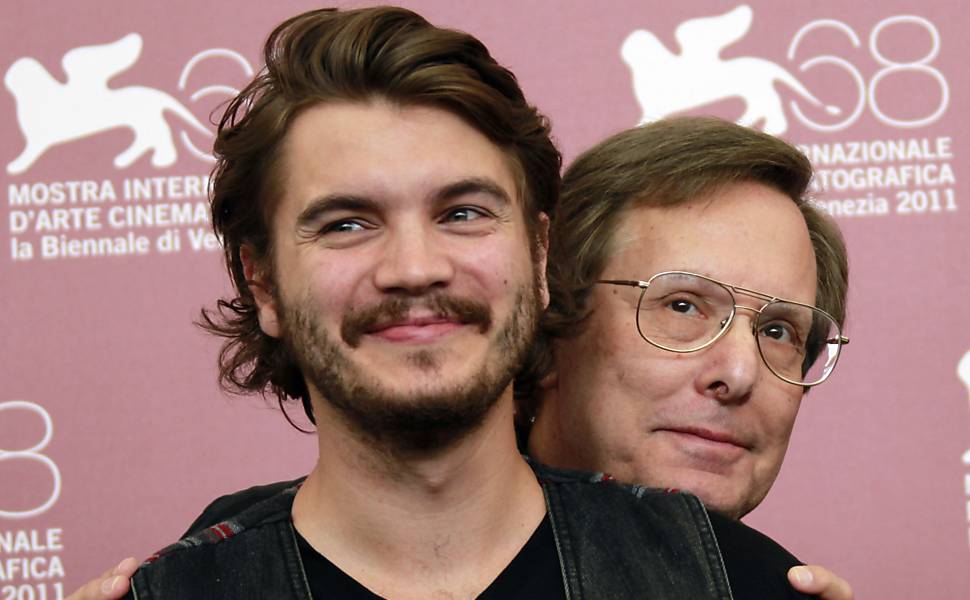 O diretor William Friedkin (à esq.) e o ator Emile Hirsch promovem o longa "Killer Joe" em Veneza