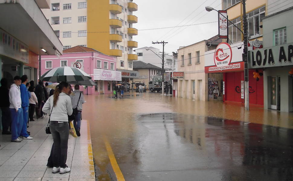 Chuva Em Santa Catarina Cotidiano Fotografia Folha De S Paulo