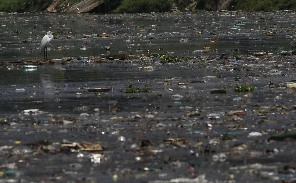 Aps 10 anos, governo de SP desiste de limpar rio Pinheiros
