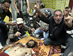 Líbio celebra morte de Mutassem Gaddafi, filho do ex-ditador Muammar Gaddafi Leia mais