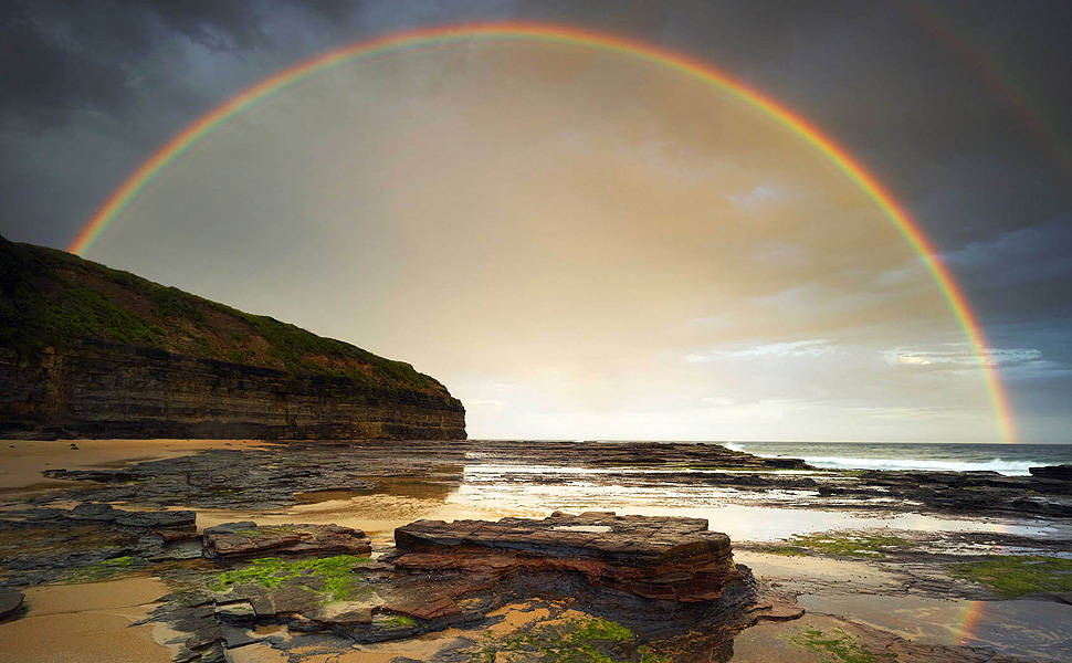 O Departamento de Meteorologia da Austrália e a Associação Meteorológica e Oceanográfica Australiana divulgaram as fotos que farão parte do seu calendário de 2012. Acima, um arco-íris duplo na praia de Wombarra, em New South Wales Leia Mais