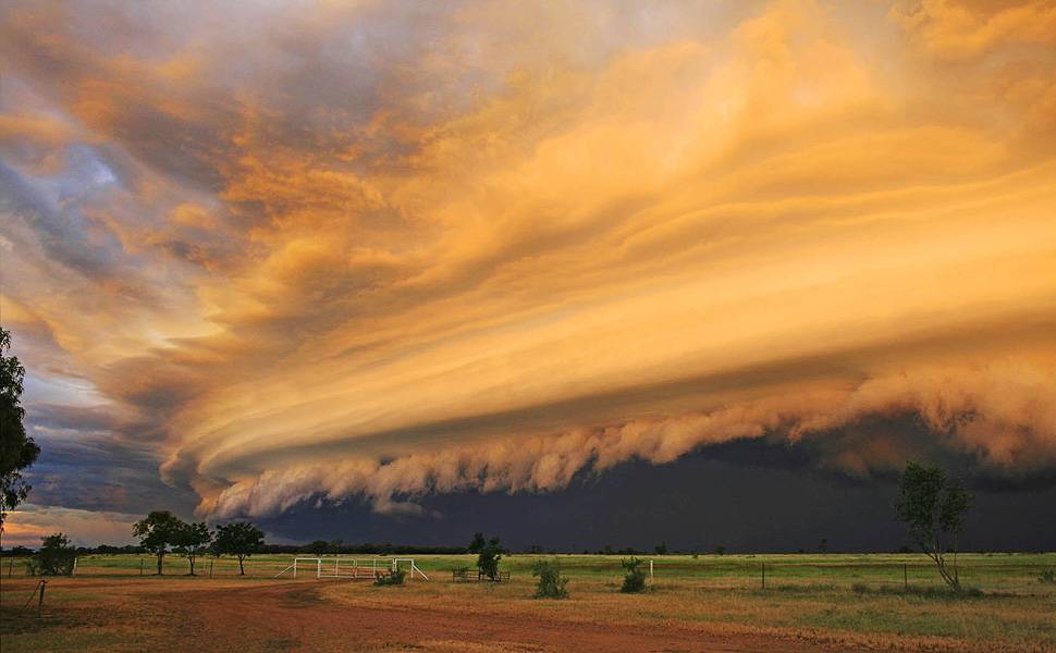 A tempestade sobre Brinard Station, em Queensland (foto) era o primeiro sinal da passagem do ciclone Yasi, um dos mais poderosos da história da região, em fevereiro de 2011 Leia Mais