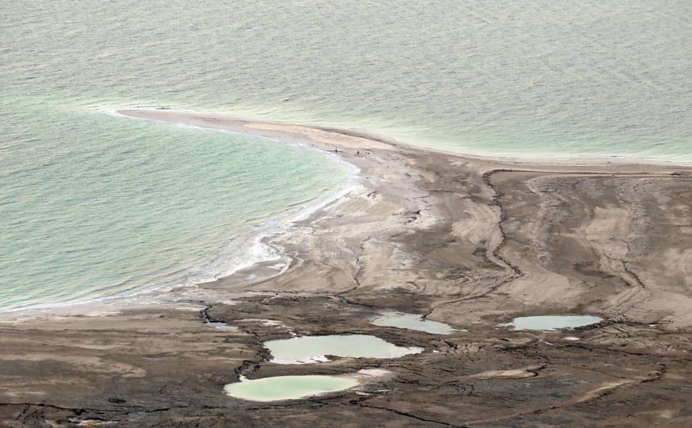 Segundo especialistas, a região é prejudicada pelas diferenças políticas dos três países banhados pelo mar Morto Leia Mais