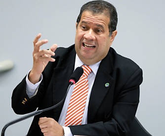 Ministro Carlos Lupi (Trabalho) fala na Cmara dos Deputados sobre acusaes contra ele