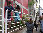 A delegada-chefe da Polícia Civil do Rio, Marta Rocha, visita a favela da Rocinha um dia após a operação policial que ocupou a comunidade Leia mais