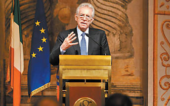 Mario Monti, indicado para o cargo de premi da Itlia, d entrevista no palcio Giustiniani, sede do Senado, em Roma