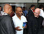 Mike Tyson desembarca no aeroporto Internacional RJ Leia Mais