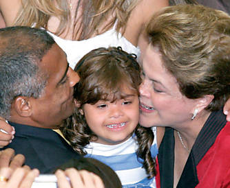 Romrio e a presidente Dilma beijam a filha do ex-jogador que tem sndrome de Down