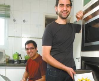 Apartir da esq., Ricardo Silva e Andr Cruz, do Soul Chef