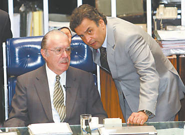 Jos Sarney e Acio Neves, durante sesso que aprovou diploma obrigatrio para jornalistas