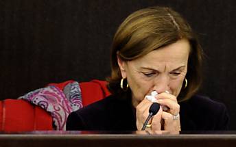 A ministra Elsa Fornero, integrante do gabinete de Mario Monti, chora durante anncio das medidas de austeridade