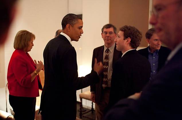Mark Zuckerberg conversa com Obama; foto foi vazada por hacker Leia mais
