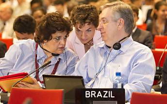 A ministra do Meio Ambiente, Izabella Teixeira ( esq.), e o negociador Luiz Figueiredo