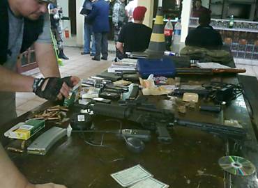 Armas de traficantes brasileiros apreendidas no Paraguai