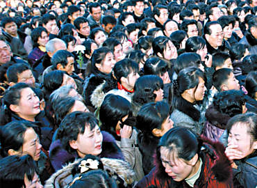 Norte-coreanos choram a morte de Jong-il na capital do pas, Pyongyang