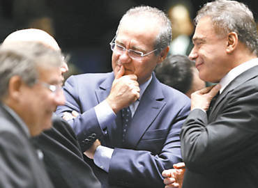 Senadores Flexa Ribeiro, Renan Calheiros e lvaro Dias no plenrio do Senado Federal