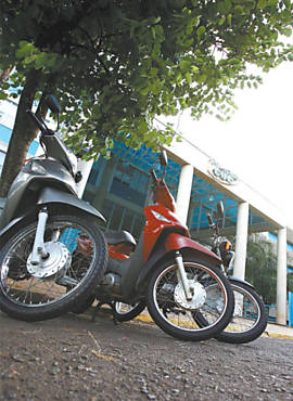 Motos em frente a faculdade em Ribeiro Preto, que teve alta no n de roubos de veculos