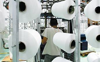 Linha de produo da indstria txtil Stenville, em Jundia (SP)