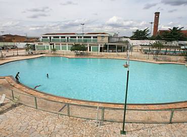 Vista de uma das piscinas do Palestra Itlia, clube de Ribeiro que completa hoje 95 anos com 1/4 dos scios que j teve