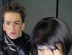 Cena de clipe da dupla Sandy & Júnior