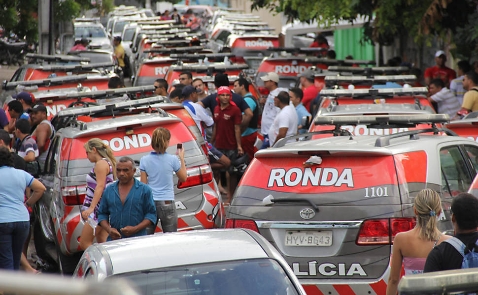 Greve da polícia militar em Fortaleza fez comércio fechar as portas