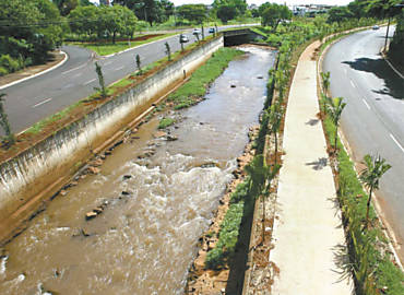 Ciclovia parcialmente concluda em parque linear na Via Norte, em Ribeiro Preto, um dos investimentos para 2012