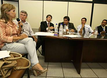 A prefeita de Ribeiro Preto, Drcy Vera(PSD), durante seu depoimento na CPI da Cohab-RP, ontem  tarde, na Cmara.