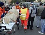 Equipe de resgate ajuda mulher no Porto Santo Stefano após acidente em cruzeiro na Itália Leia mais