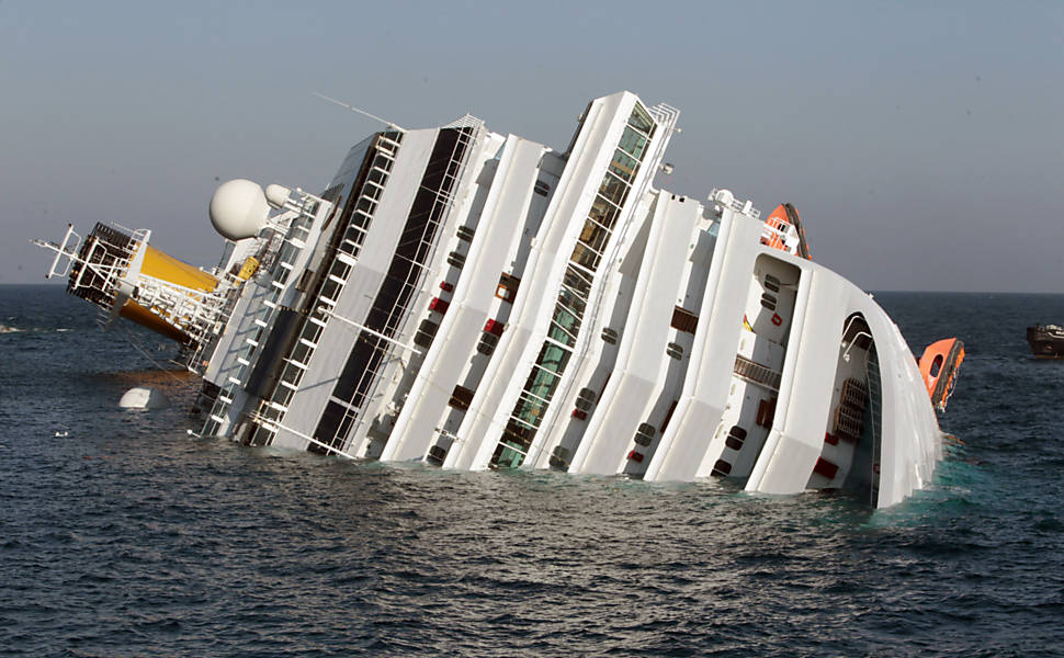 Cruzeiro Costa Concordia fica inclinado após encalhar na ilha italiana Giglio; Itamaraty confirma presença de brasileiros em naufrágio na Itália Leia mais