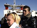 Passageiros do cruzeiro Costa Concordia chegam ao Porto Santo Stefano; ao menos 53 brasileiros estavam em navio na Itália Leia mais