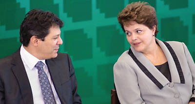 Ministro Fernado Haddad e presidente Dilma em evento no Palcio do Planalto