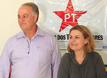 Joo Gandini e Marta Cristina Rodrigues no diretrio do PT em Ribeiro Preto; prvias acontecem no dia 12 de fevereiro