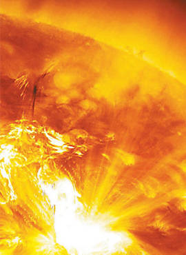 Imagem do Sol feita na noite de domingo pela Nasa mostra erupo na superfcie do astro