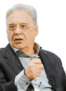 Em entrevista à revista "The Economist", o ex-presidente Fernando Henrique Cardoso defendeu Aécio Neves (PSDB-MG) como candidato à disputa presidencial