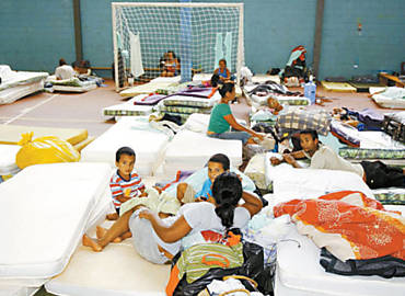 Famílias retiradas do Pinheirinho alojadas em ginásio no conjunto habitacional Dom Pedro I, em São José dos Campos