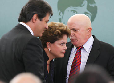 Haddad, Dilma e Lula durante posse dos novos ministros, ontem, no Palcio do Planalto