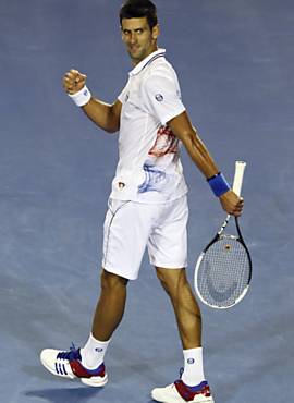 Djokovic na quadra em que venceu David Ferrer