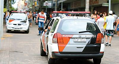 PM patrulha o calado de Ribeiro; prefeitura descartou o acordo para o 'bico oficial