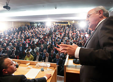 O ex-ministro Nelson Jobim durante ato em defesa dos poderes de investigao do CNJ