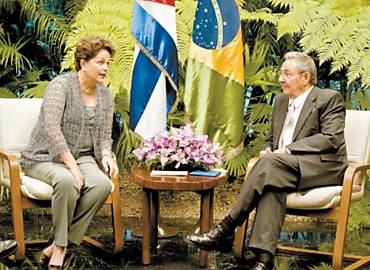 Na sua primeira visita oficial a Cuba, a presidente Dilma Rousseff se encontra em Havana como ditador Ral Castro