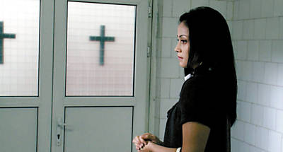 A atriz Fernanda Andrade em cena do terror "Filha do Mal"