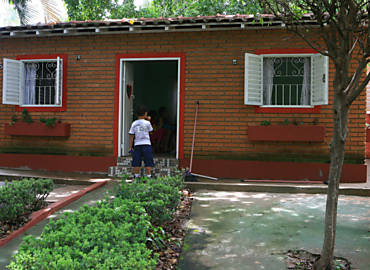 O aluno Gabriel, 4, brinca em rea de recreao na Emei Santa Terezinha, em Ribeiro