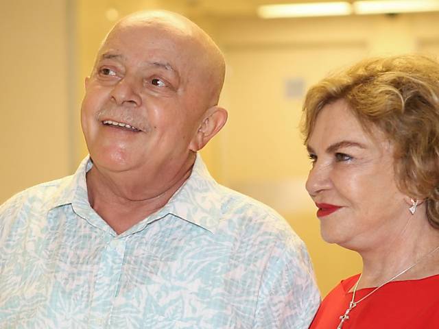 Lula recebe alta após última sessão de radioterapia Leia mais
