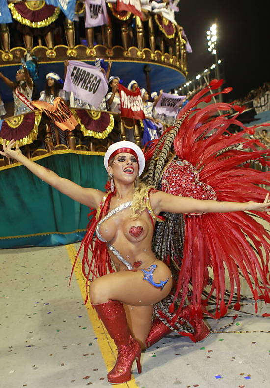 A panicat Ana Paula Minerato, musa da Gaviões da Fiel, durante desfile da escola no Sambódromo do Anhembi, em São Paulo Leia mais A panicat Ana Paula Minerato, musa da Gaviões da Fiel, durante desfile da escola no Sambódromo do Anhembi, em São Paulo Leia mais