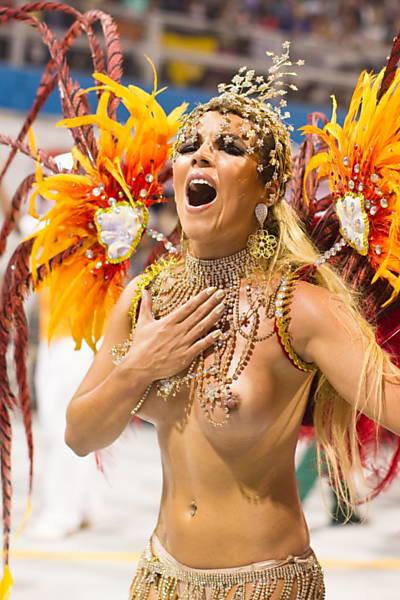 Rosana Ferreira, a miss Bumbum 2011, desfilou pela X-9 Paulistana com uma fantasia que custou cerca de R$ 32 mil Leia mais Rosana Ferreira, a miss Bumbum 2011, desfilou pela X-9 Paulistana com uma fantasia que custou cerca de R$ 32 mil Leia mais